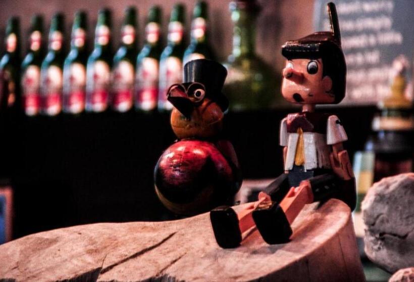 فندق صغير Nuka Beach Inn