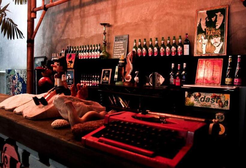 فندق صغير Nuka Beach Inn