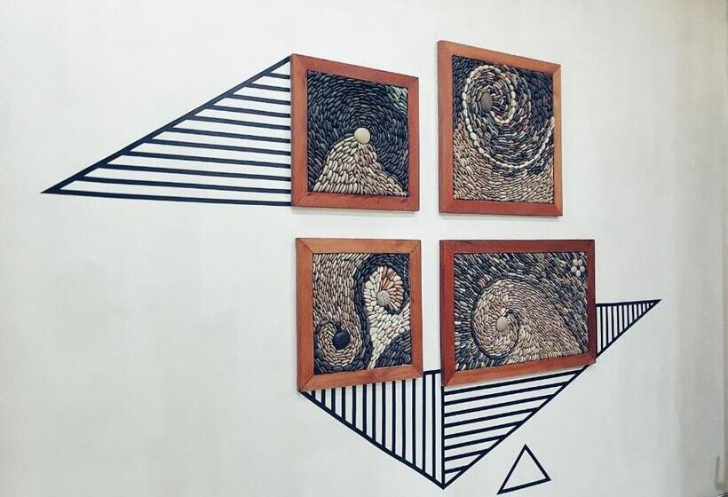 فندق صغير Nuka Beach Inn