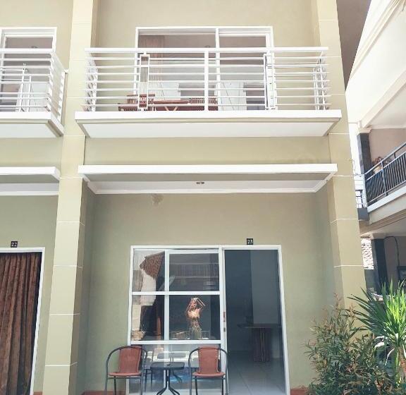 فندق صغير Nuka Beach Inn