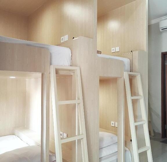 فندق صغير Nuka Beach Inn