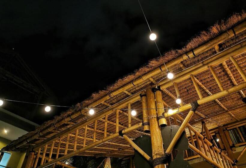 فندق صغير Nuka Beach Inn