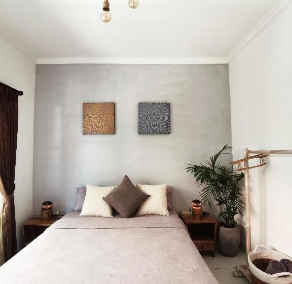 فندق صغير Nuka Beach Inn