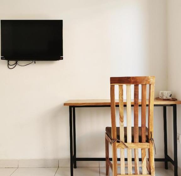 فندق صغير Nuka Beach Inn