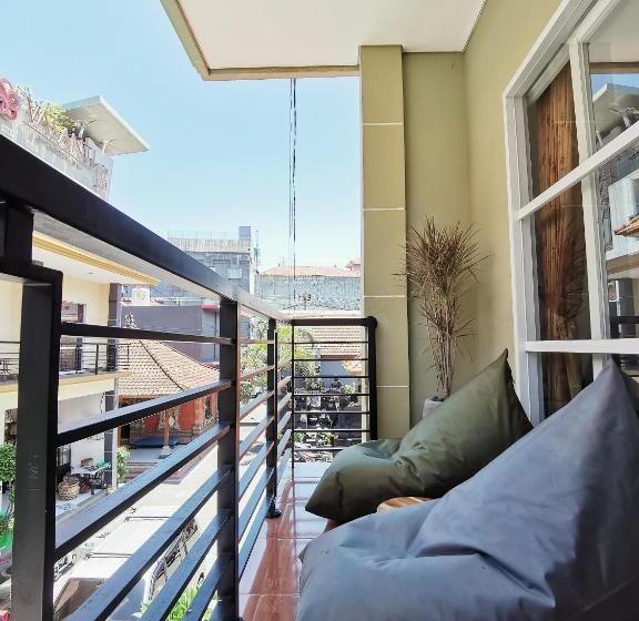 فندق صغير Nuka Beach Inn