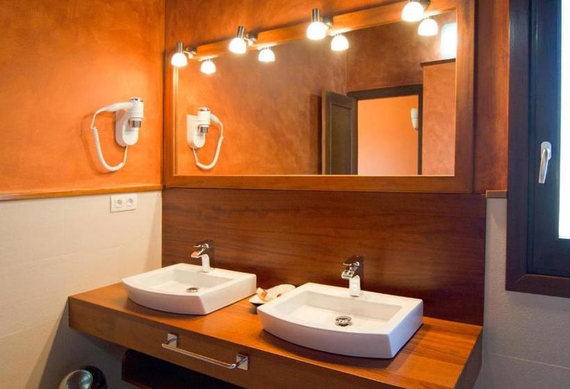 مبيت وإفطار Les Feixes Llargues Casa Amb 7 Suites  Lloguer De Casa Sencera, Amb Capacitat Per 14 Persones