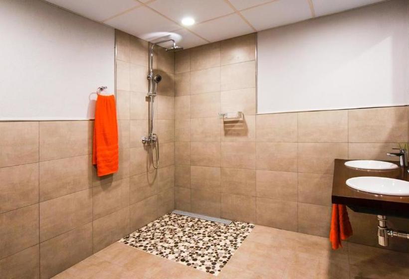 مبيت وإفطار Les Feixes Llargues Casa Amb 7 Suites  Lloguer De Casa Sencera, Amb Capacitat Per 14 Persones