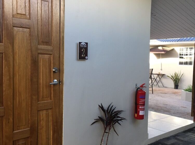 تختخواب و صبحانه The Pier Beach Inn & Suites