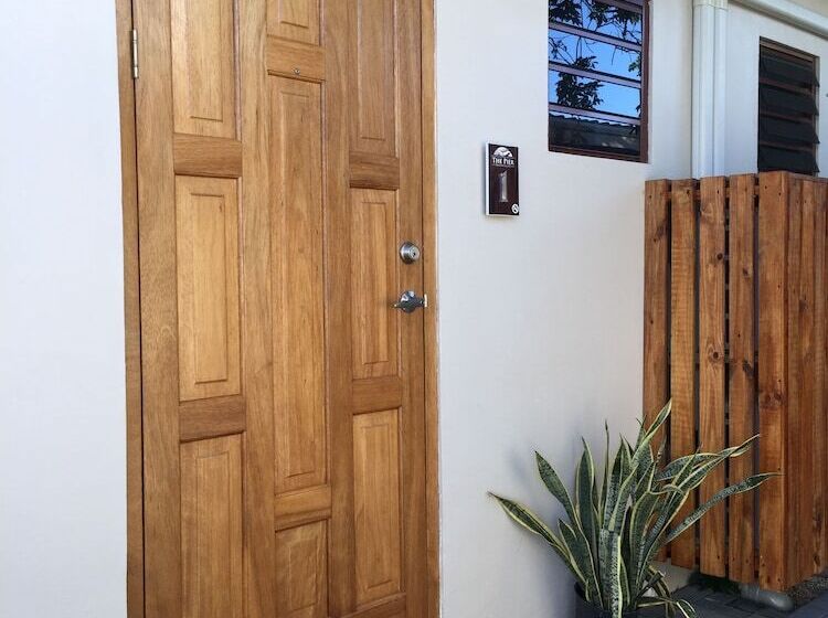 تختخواب و صبحانه The Pier Beach Inn & Suites