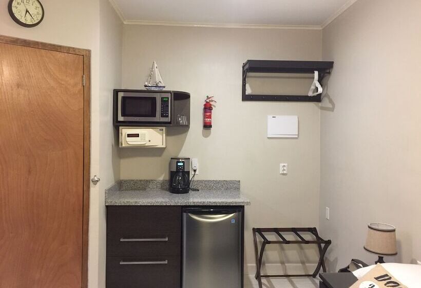 تختخواب و صبحانه The Pier Beach Inn & Suites