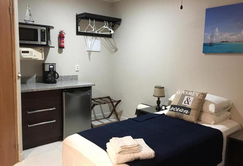 تختخواب و صبحانه The Pier Beach Inn & Suites