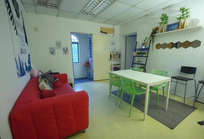 G Traveler Accommodation Hostel