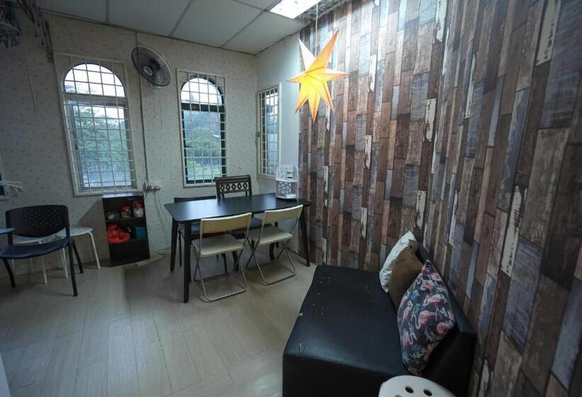 G Traveler Accommodation Hostel