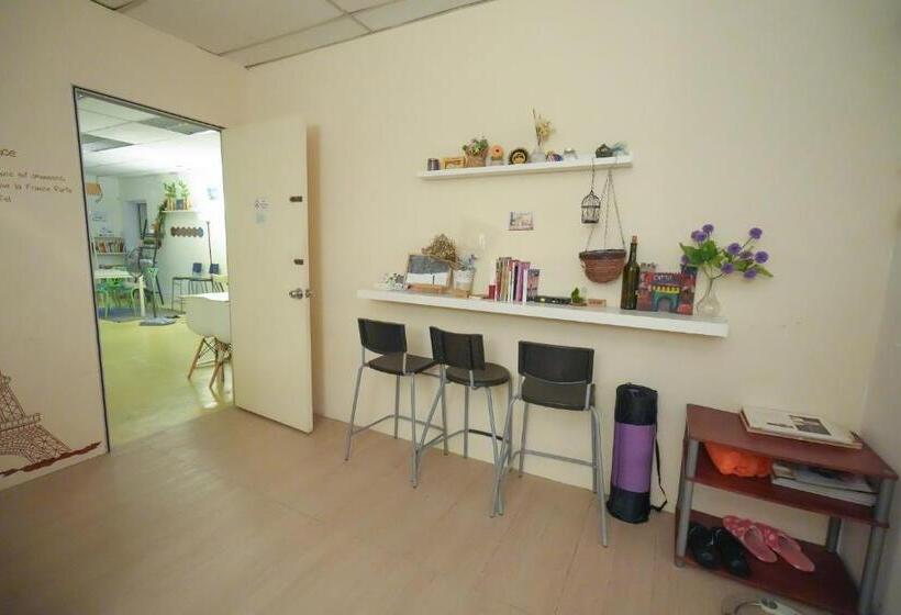 G Traveler Accommodation Hostel