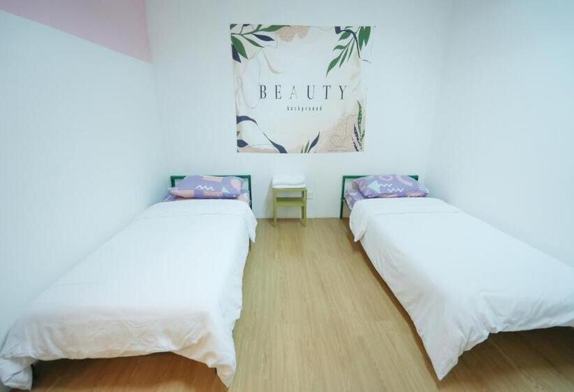 G Traveler Accommodation Hostel