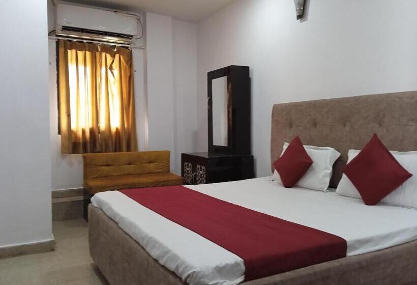 ホテル Budget Friendly Metro Regency