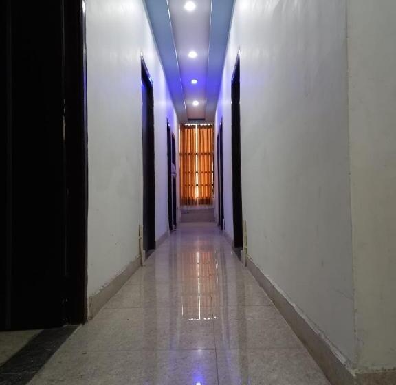 ホテル Budget Friendly Metro Regency