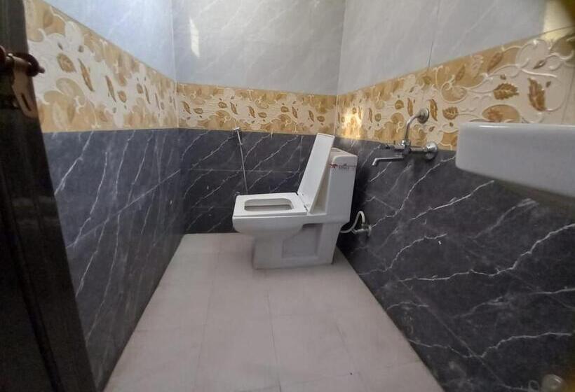 ホテル Budget Friendly Metro Regency