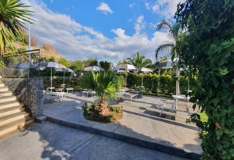 Отель Casale Dei Greci