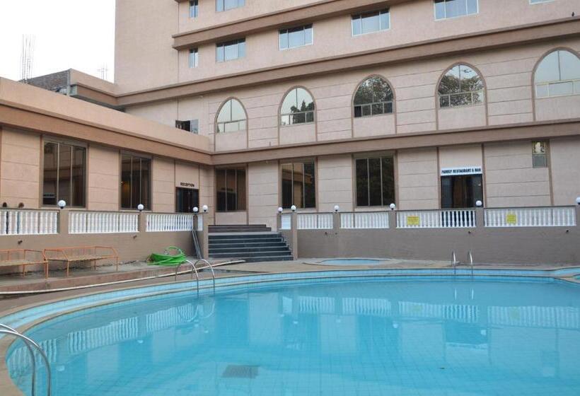 בית מלון כפרי Dhuri Resort