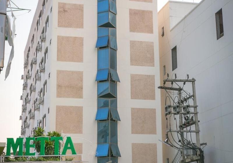 בית מלון כפרי Grand Leo