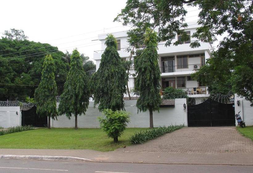 هتل Kwesi Affum Apartments