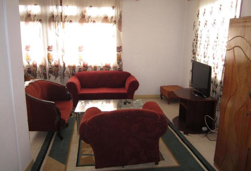 هتل Kwesi Affum Apartments