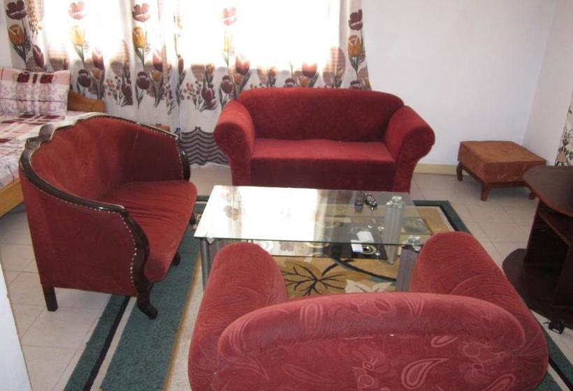 هتل Kwesi Affum Apartments