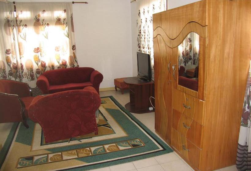 هتل Kwesi Affum Apartments