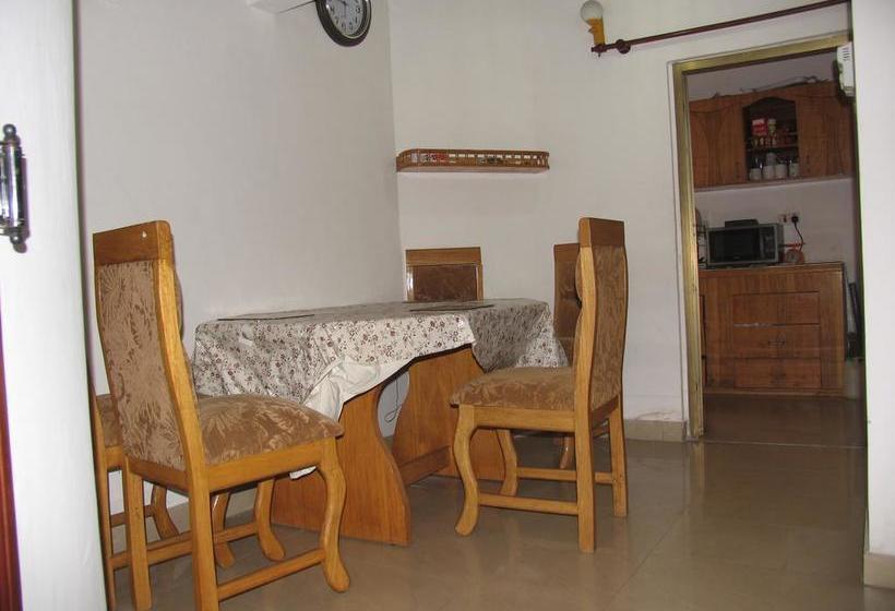 هتل Kwesi Affum Apartments