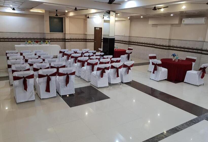 Отель Shri Kalyan