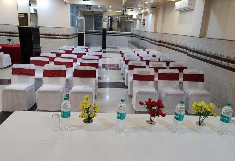 Отель Shri Kalyan