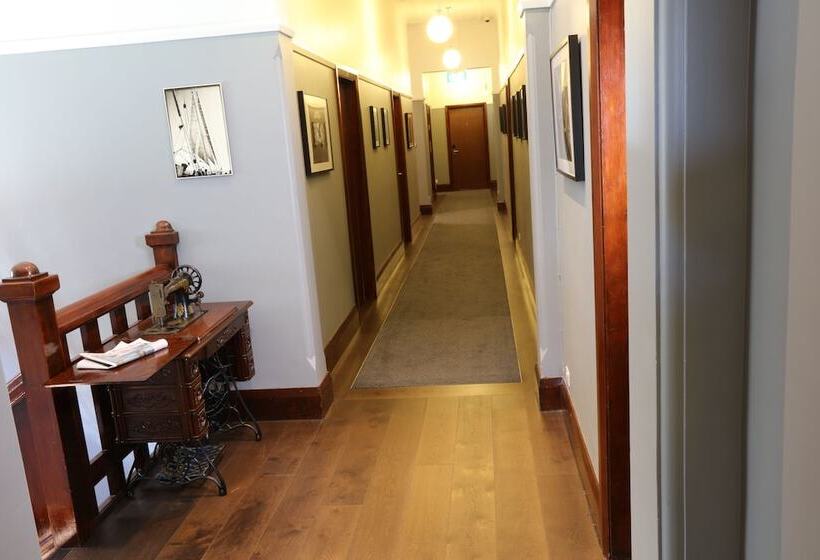 Отель The North Sydney