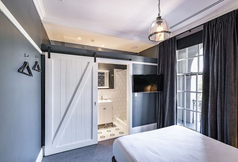 Отель The North Sydney