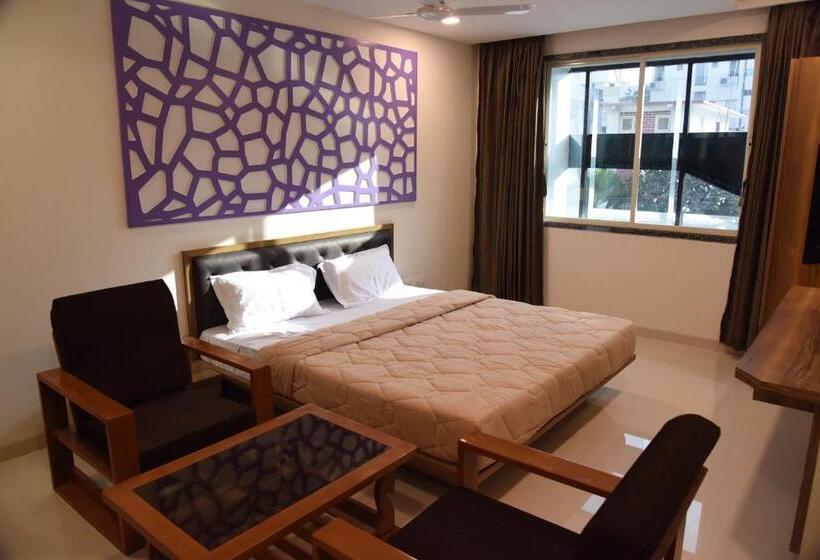 The Pacific Hotel, Vadodara