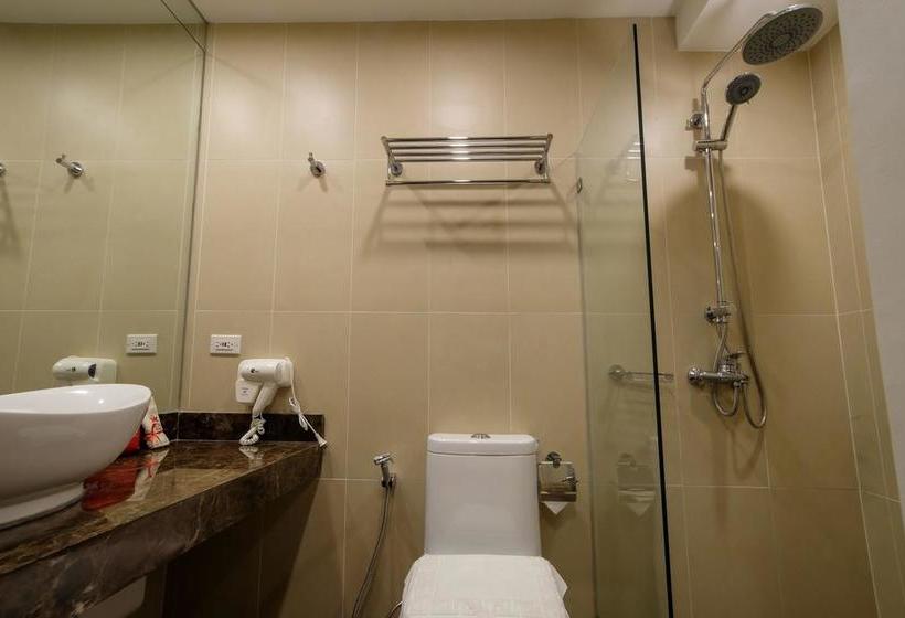 Отель Zen Rooms West Avenue