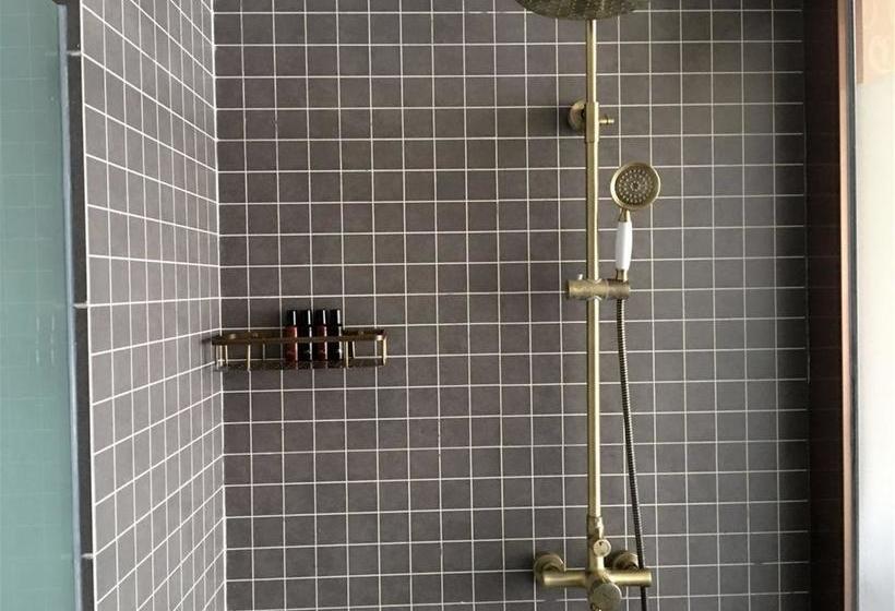 בית מלון כפרי James Joyce Coffee  Chengdu Wuhou Lijiao Metro Station Shuangnan