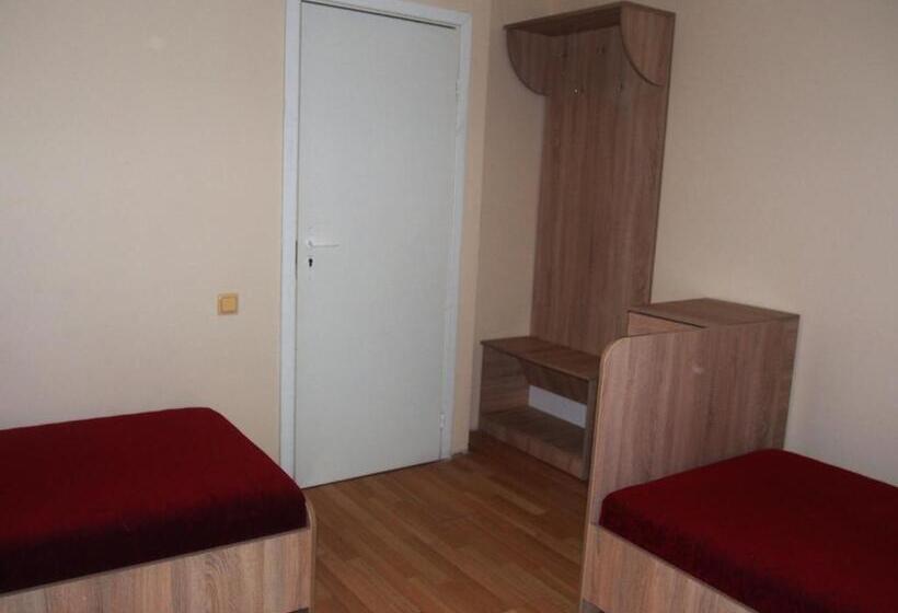 مُتل Hostelis Laurita