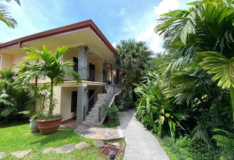 אתר נופש Paradise Hot Springs