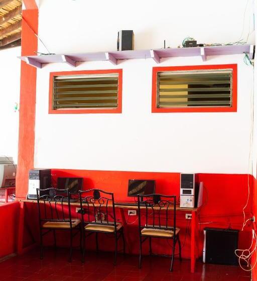 هاستل Hostal Lazybones