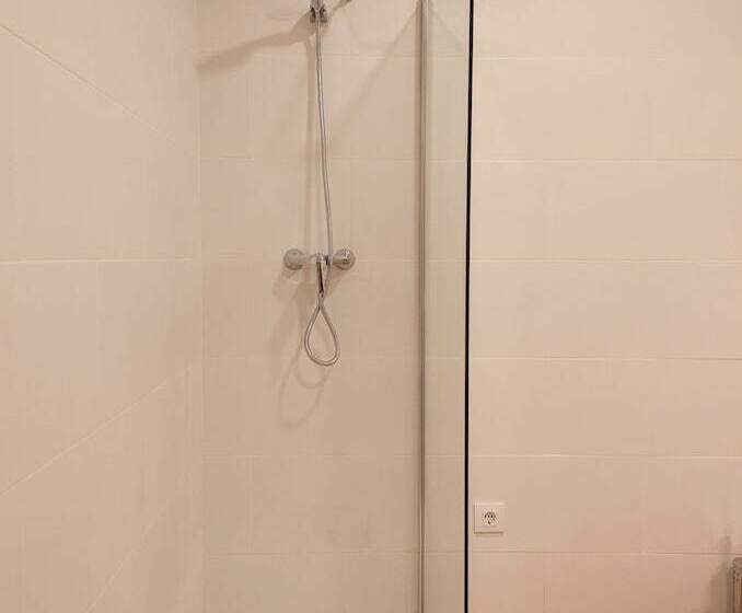 住宿加早餐  Bed In Girona