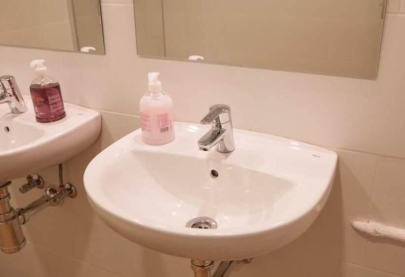 住宿加早餐  Bed In Girona