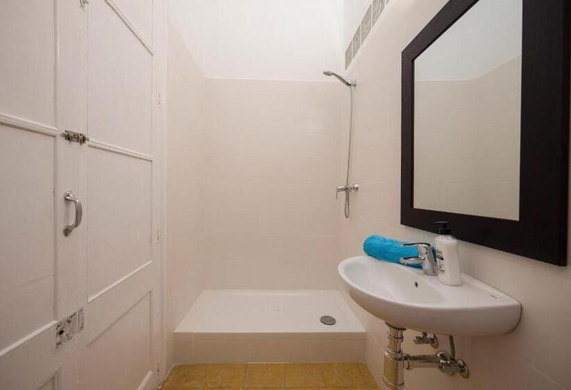 住宿加早餐  Bed In Girona