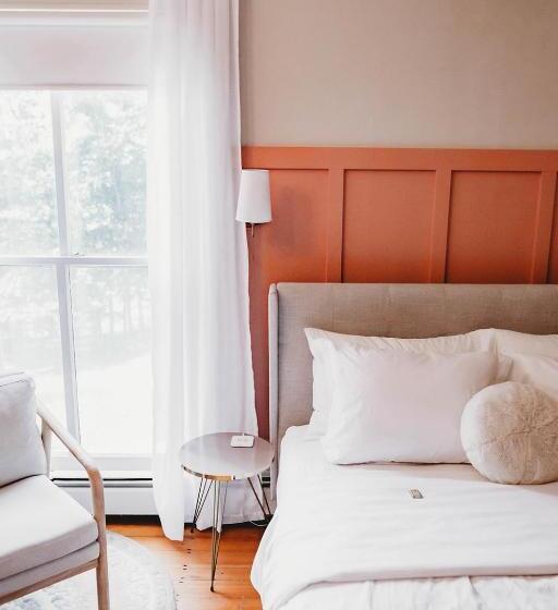 민박 The Montague Rose Inn & Cafe