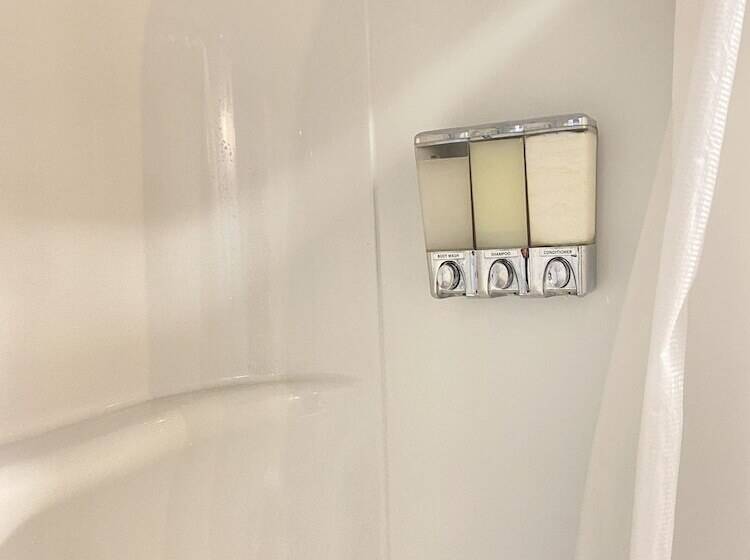 민박 The Montague Rose Inn & Cafe