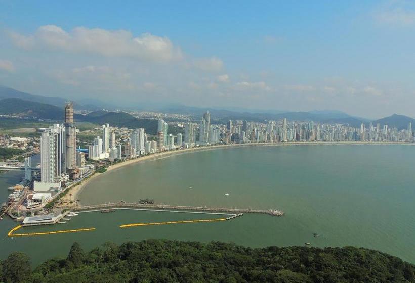 Cabanas Hostel & Suites