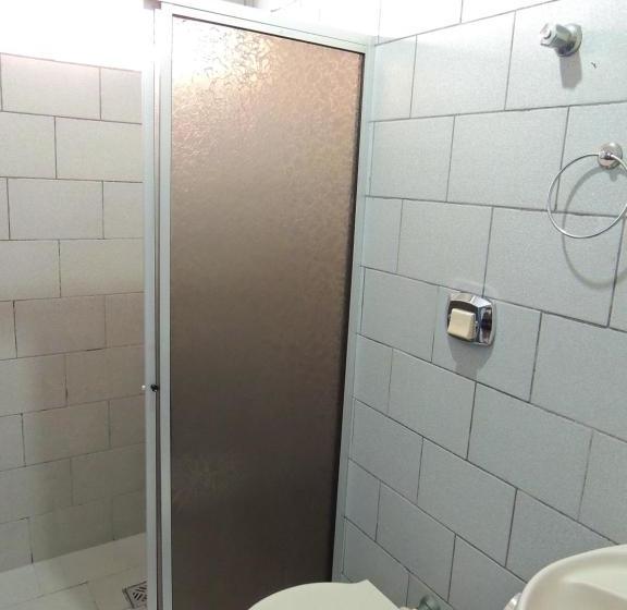 Cabanas Hostel & Suites