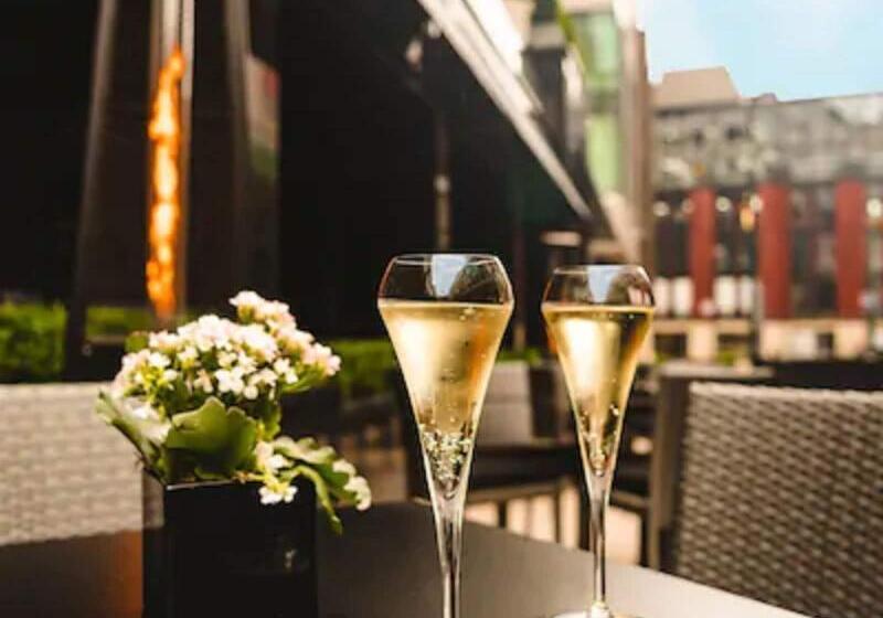 Отель Dakota Leeds