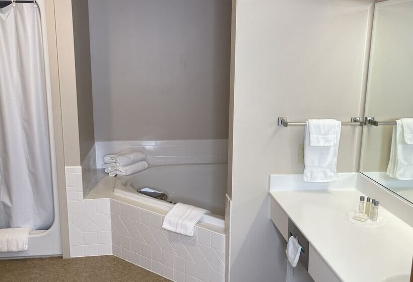 فندق Farmstead Inn And Conference Center