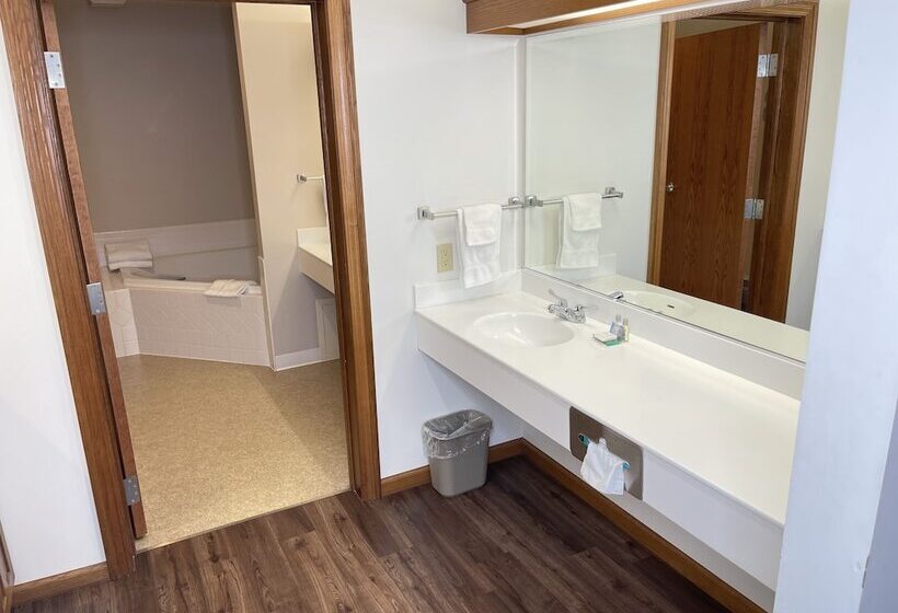 فندق Farmstead Inn And Conference Center